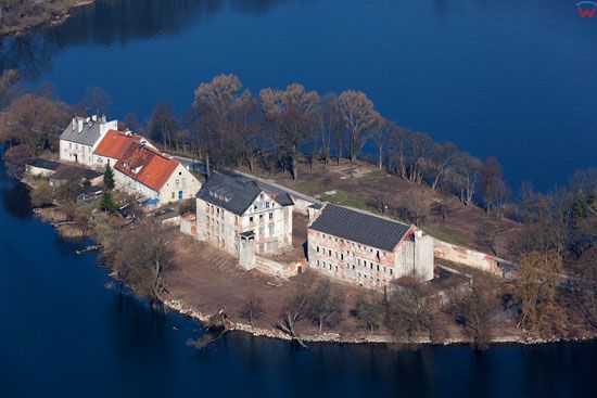 Byly zamek krzyzacki na polwyspie jeziora Elckie. Lotnicze, EU, Pl, warm-maz.